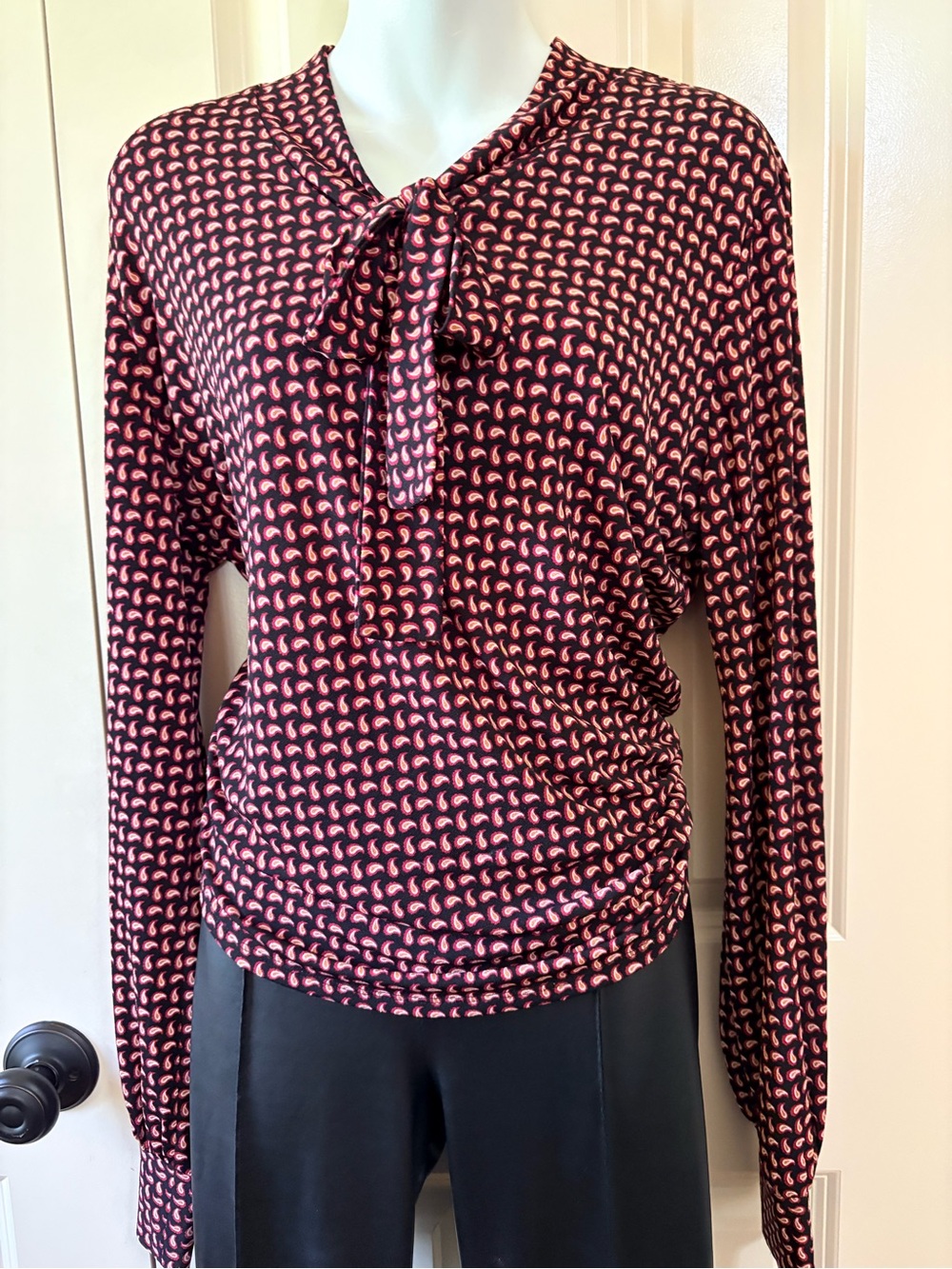 Women's jersey  Patterned Tie-Neck Long Sleeve Top, size L